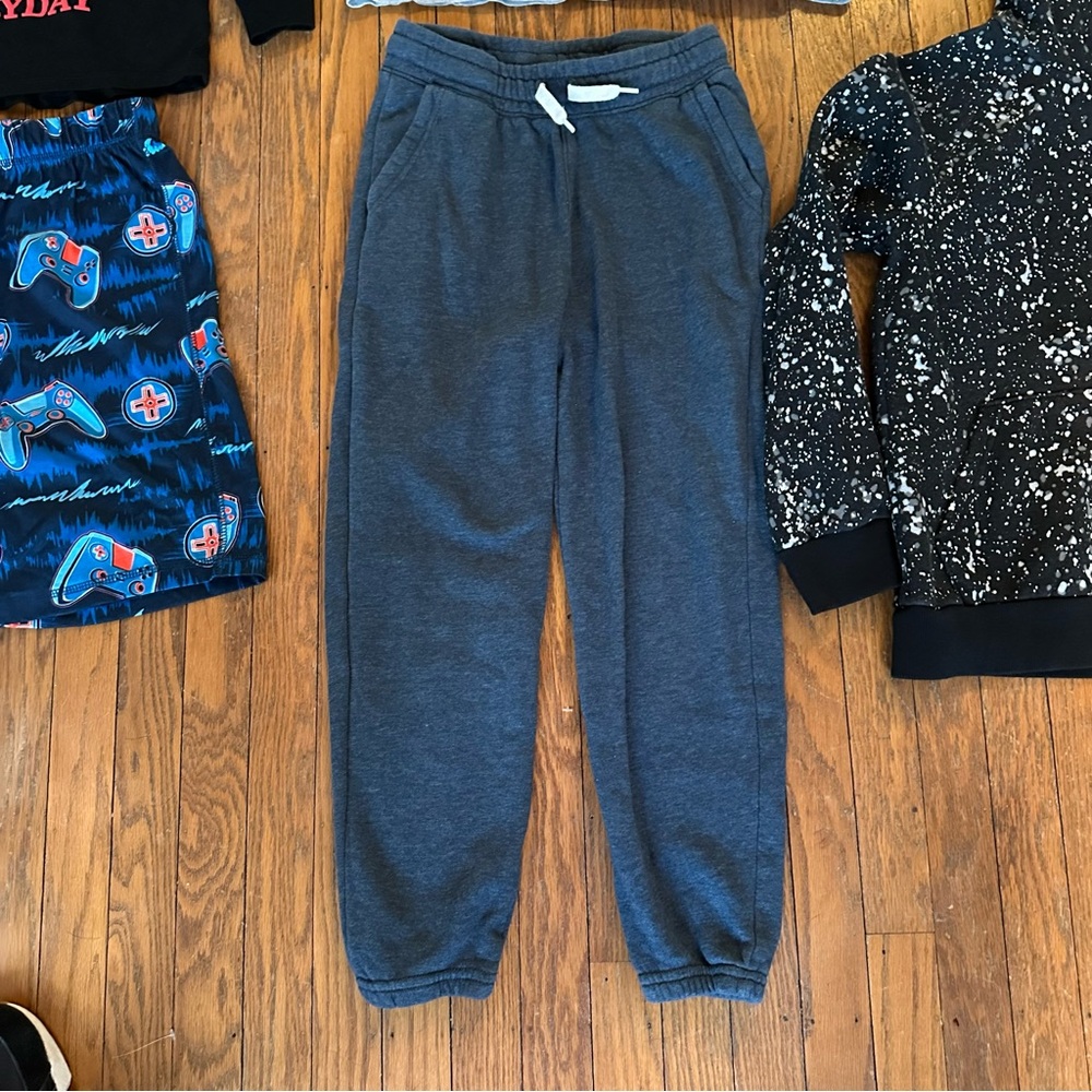 Boys Loungewear Bundle Sweatpants Sweatshirt Tees Casual‎ Athleisure M - Picture 6 of 16